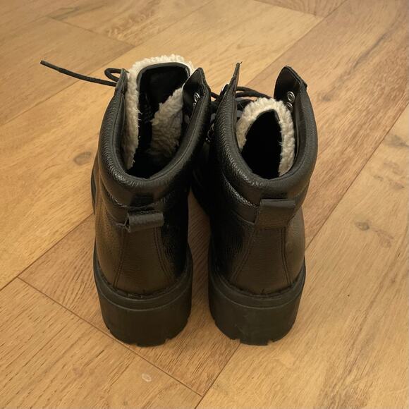 EUC Marc Fisher Nairy Black Leather Shearling Ankle Boot Women's 8 - Picture 5 of 9